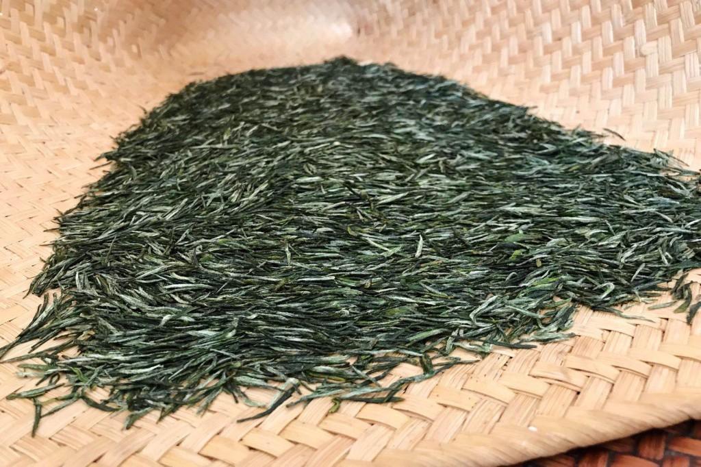 此时采摘的雨花茶可谓茶叶里的"爱马仕",只采一芽一叶